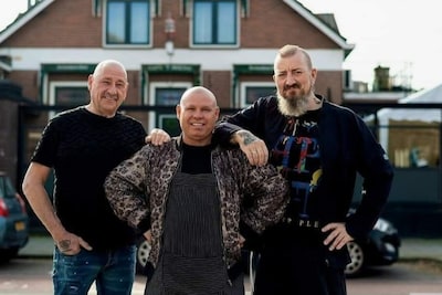 Zingende kok John neemt videoclip op in Almelose kroeg (en deelt champagne uit)