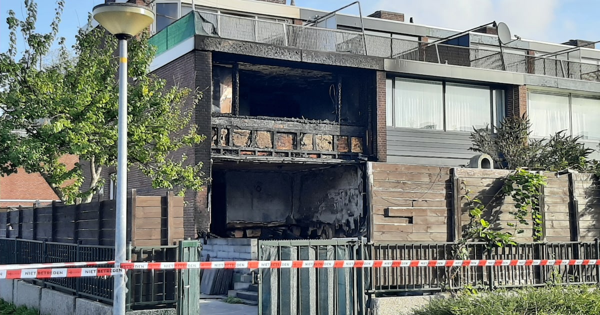 Explosief verwoest hoekhuis in Lelystad, politie bewaakt woning