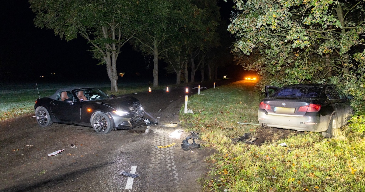 Auto’s eindigen op en naast de weg na aanrijding bij Stegeren