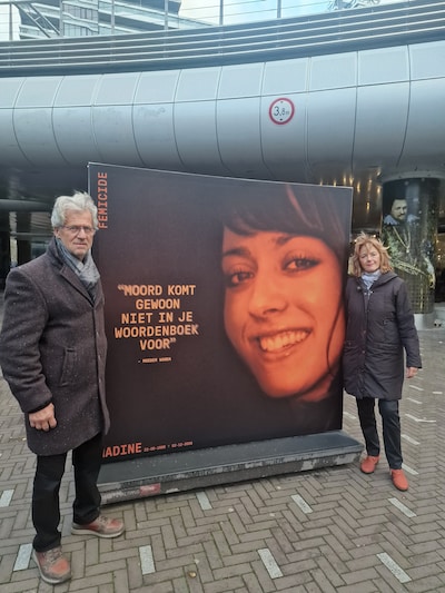 Wanda en Jacques krijgen levensgrote foto van vermoorde Nadine (20) voor hun deur in Doesburg