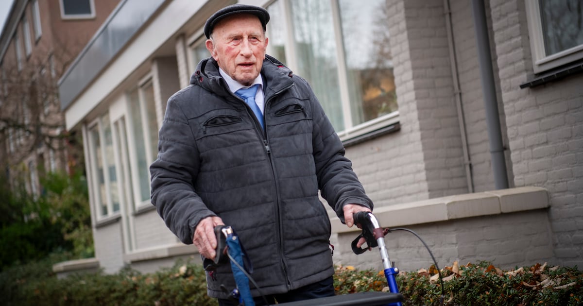Henk (89) is een gouden kracht, en daar verandert een rollator niets aan