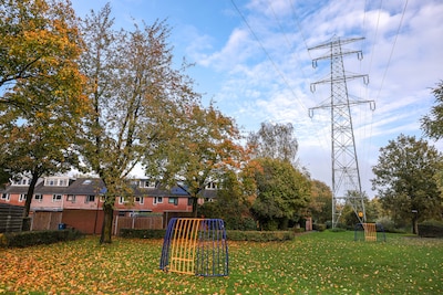 Na vertraging nu toch weer groen licht voor ondergrondse hoogspanning in wijk in Apeldoorn