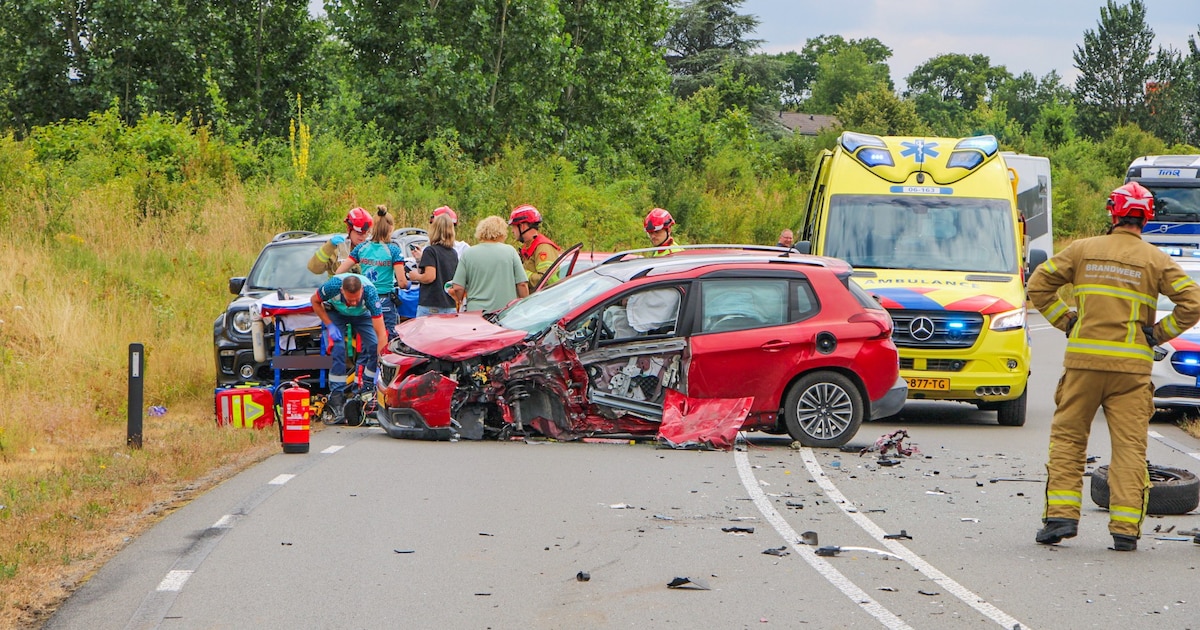 Meerdere voertuigen zwaar beschadigd bij ongeval op N348 in Zutphen