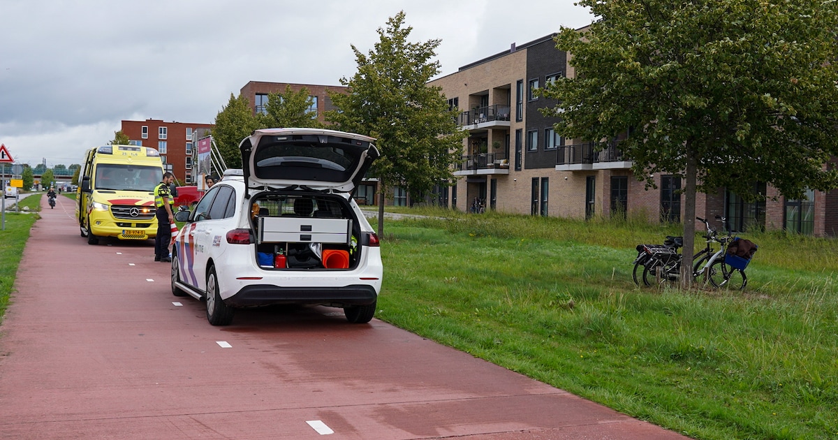 Fietsers botsen op fietspad in Dronten, één gewonde
