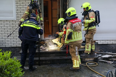 Brand bij voordeur woning in Voorthuizen