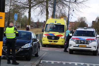 Fietser gewond na botsing met auto in Barneveld