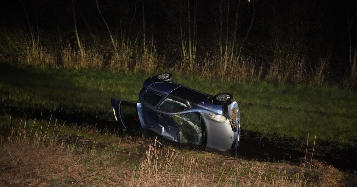 Auto belandt onderaan talud langs de N331 bij Hasselt