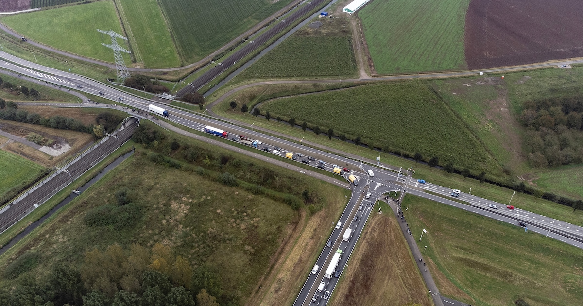 Aanvraag voor boren nieuwe waterleiding onder A15 moet opnieuw worden ingediend