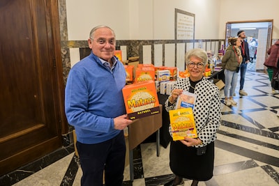 Joodse gemeenschap in Enschede houdt matsemarkt in synagoge, maar wel met beveiliging: ‘Een domper’