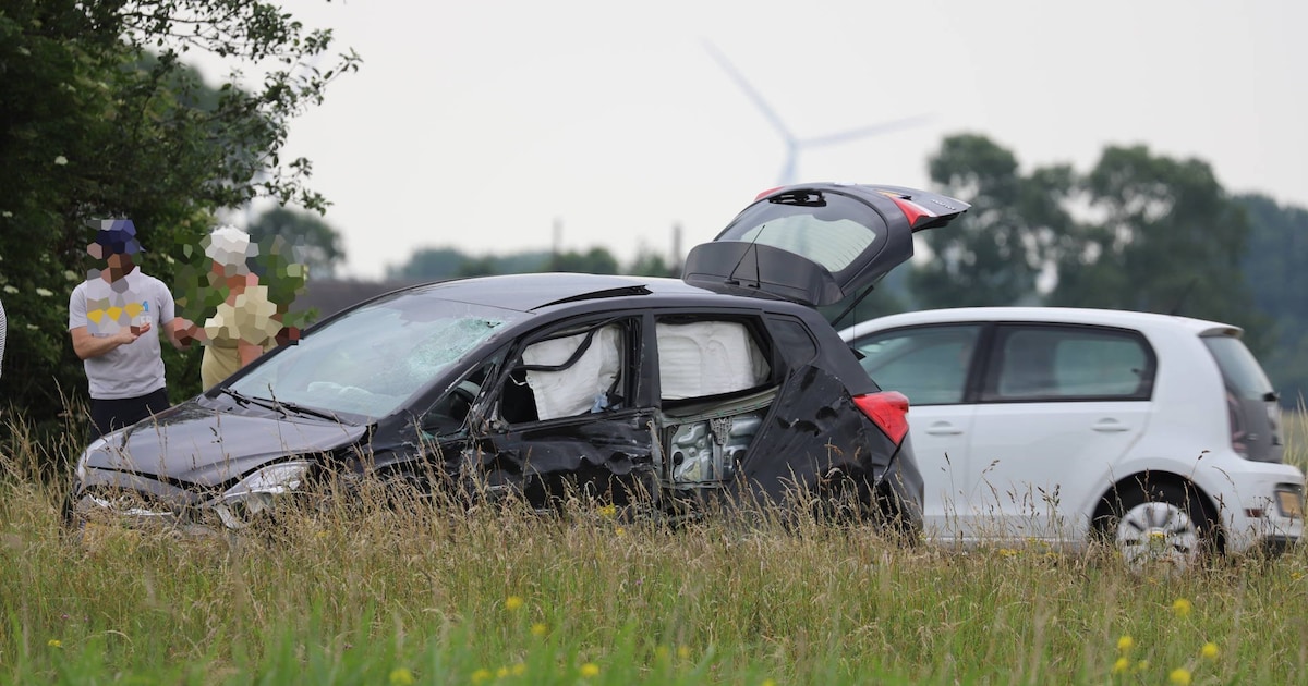 Ongeluk op N50 bij Kampen: auto total loss, gewonde naar ziekenhuis.