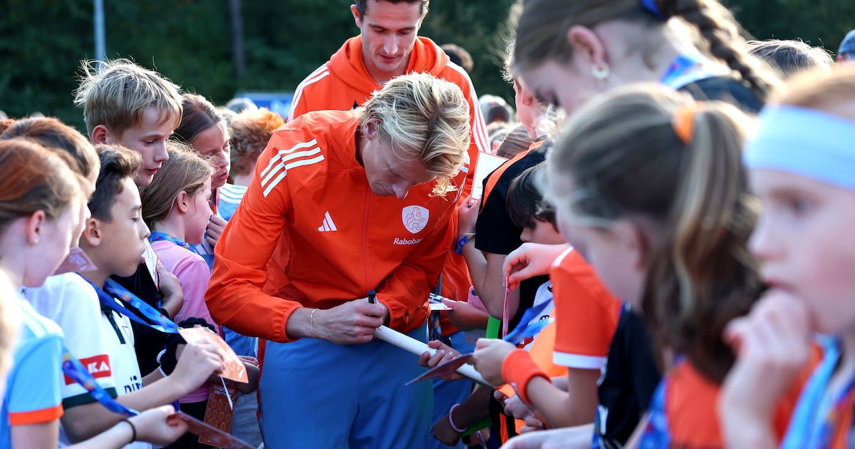 Karaoke zingen met de Oranjesterren in het Orderbos in Apeldoorn: ‘Ze spreekt een beetje Frans, Duit