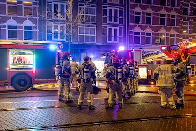 Veel rook bij brand in fietsenzaak aan Kinkerstraat Amsterdam