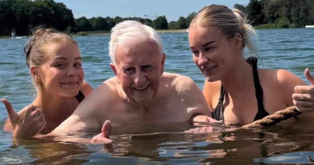 Dit stuurden jullie in: Opa Kees geniet na ruim halve eeuw van verkoelend water • WTC Staphorst-Rouv