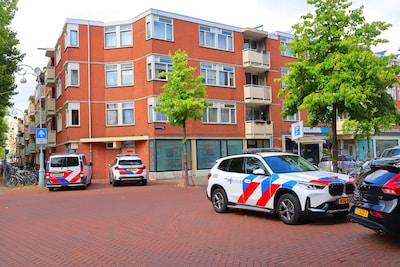Steekincident in Amsterdam, gewonde aangetroffen in woning