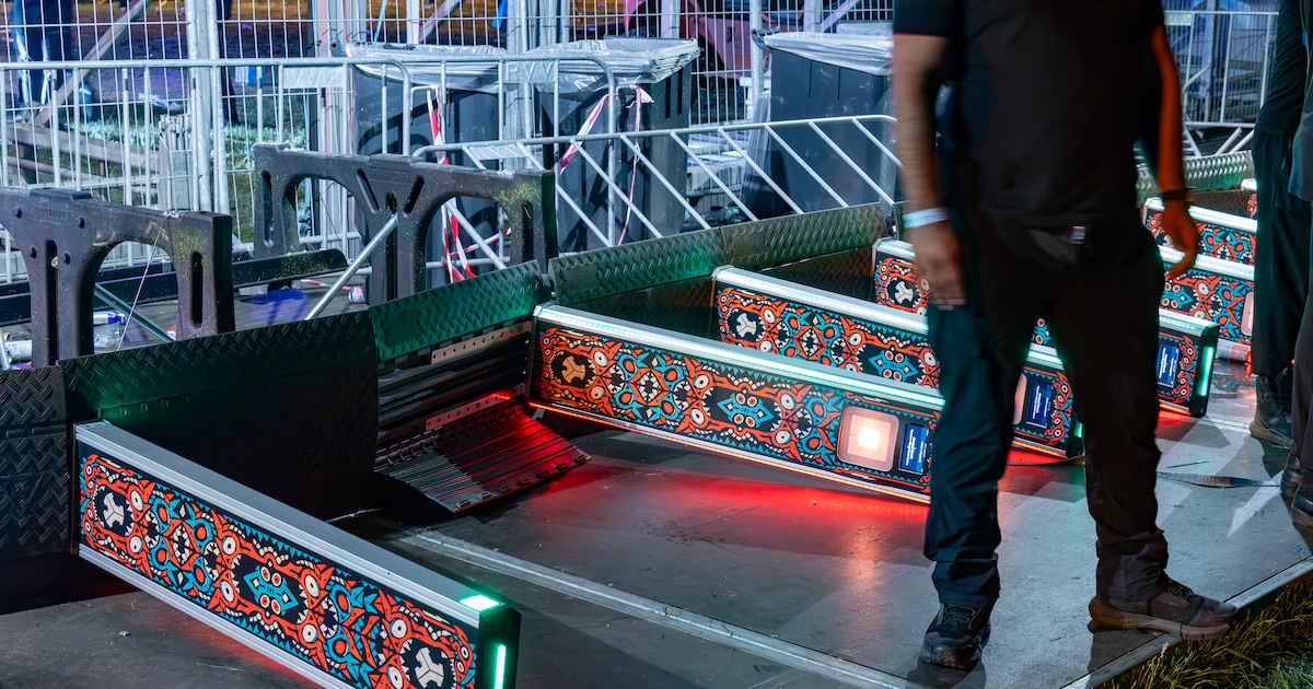 Bezoekers Defqon door het lint na vroegtijdig stoppen vanwege extreme hitte, politie grijpt in bij r