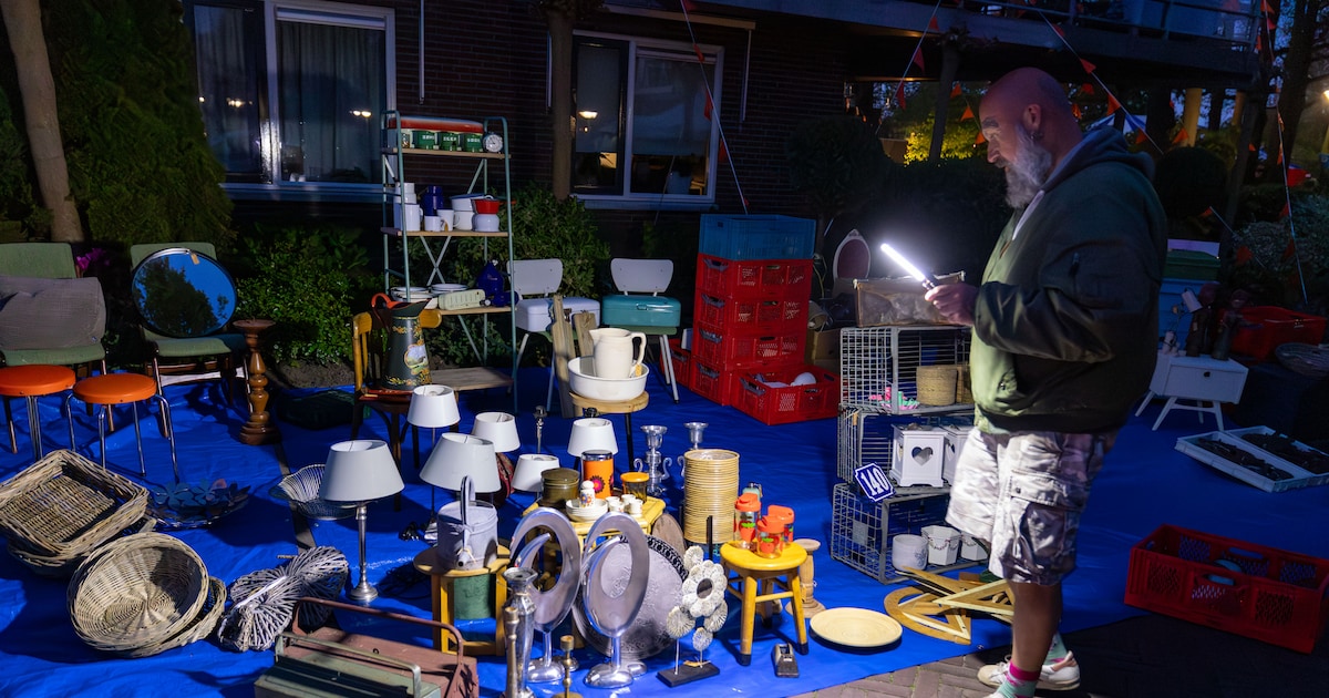 Zaklamp, bolderkar en haast: dit is de wereld van de vroege koopjesjager op Koningsdag