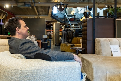 16 weken op je meubels wachten? Hier zit je ’s avonds al op je nieuwe bank