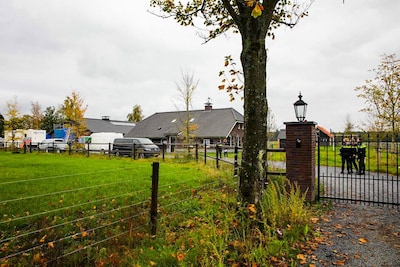 Drugs en wapens in luxe woonboerderij Uddel: eigenaar (52) blijkt man met berucht verleden