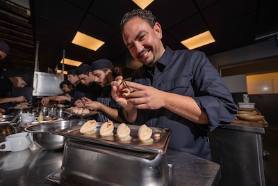 ‘Hij was als een opa voor mijn dochter’: Nelson (34) mist zijn beroemde leermeester Jonnie nog elke 
