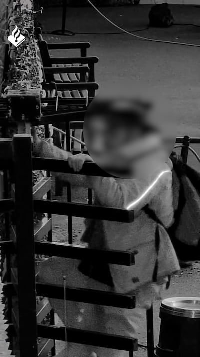 Dief klimt midden in de nacht over hek van Julianatoren in Apeldoorn, een uur later rijdt hij weg op