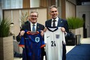 Keir Starmer en Dick Schoof keken tijdens een Navo-top samen naar Nederland-Engeland, deze zomer.
