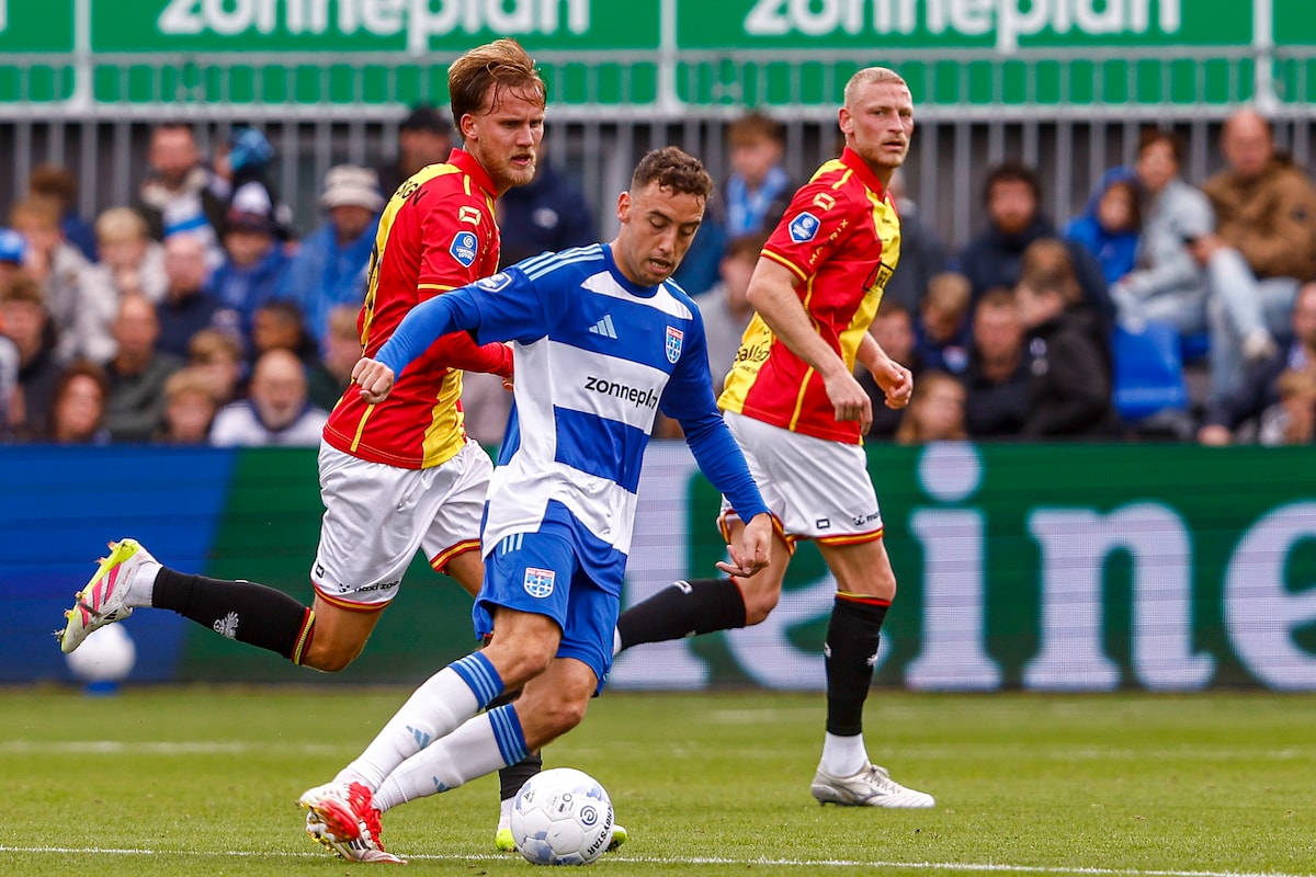 Zico Buurmeester vervangt Jamiro Monteiro tegen AZ. 