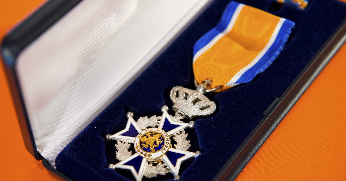 Lintjes in Lochem | Twaalf inwoners gedecoreerd voor decennialange vrijwillige inzet