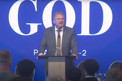 Leider De Deur over kritiek en heftige verhalen: ‘Zijn nog nooit in onze kerk geweest’