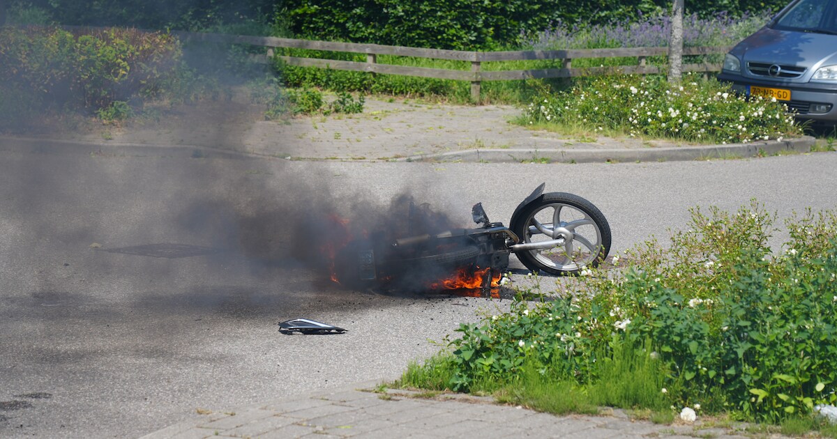 Brommer vat vlam na botsing in Druten