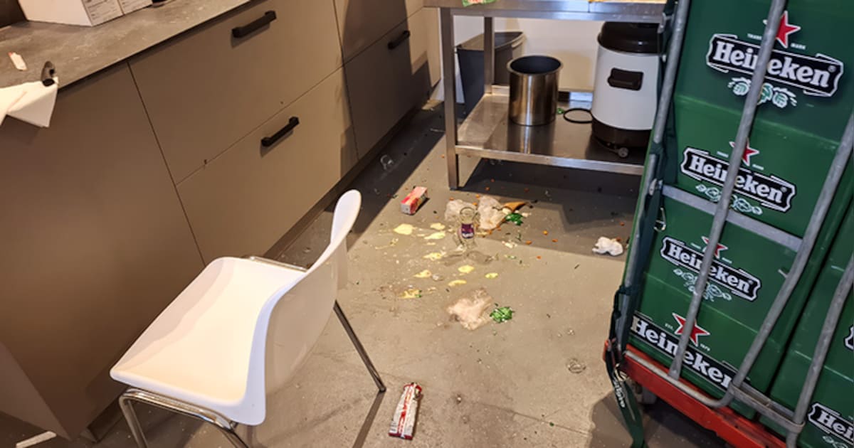 Vandalen slaan met bezem door plafond kantine SC Genemuiden, club geeft daders tot zaterdag de tijd