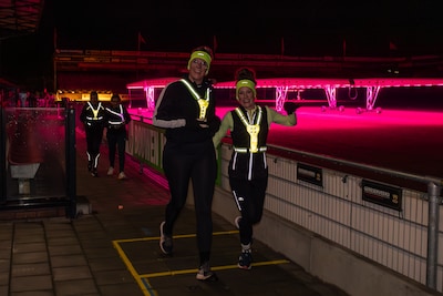Hardlopers stormen restaurants binnen en eindigen dansend in Deventer kerk