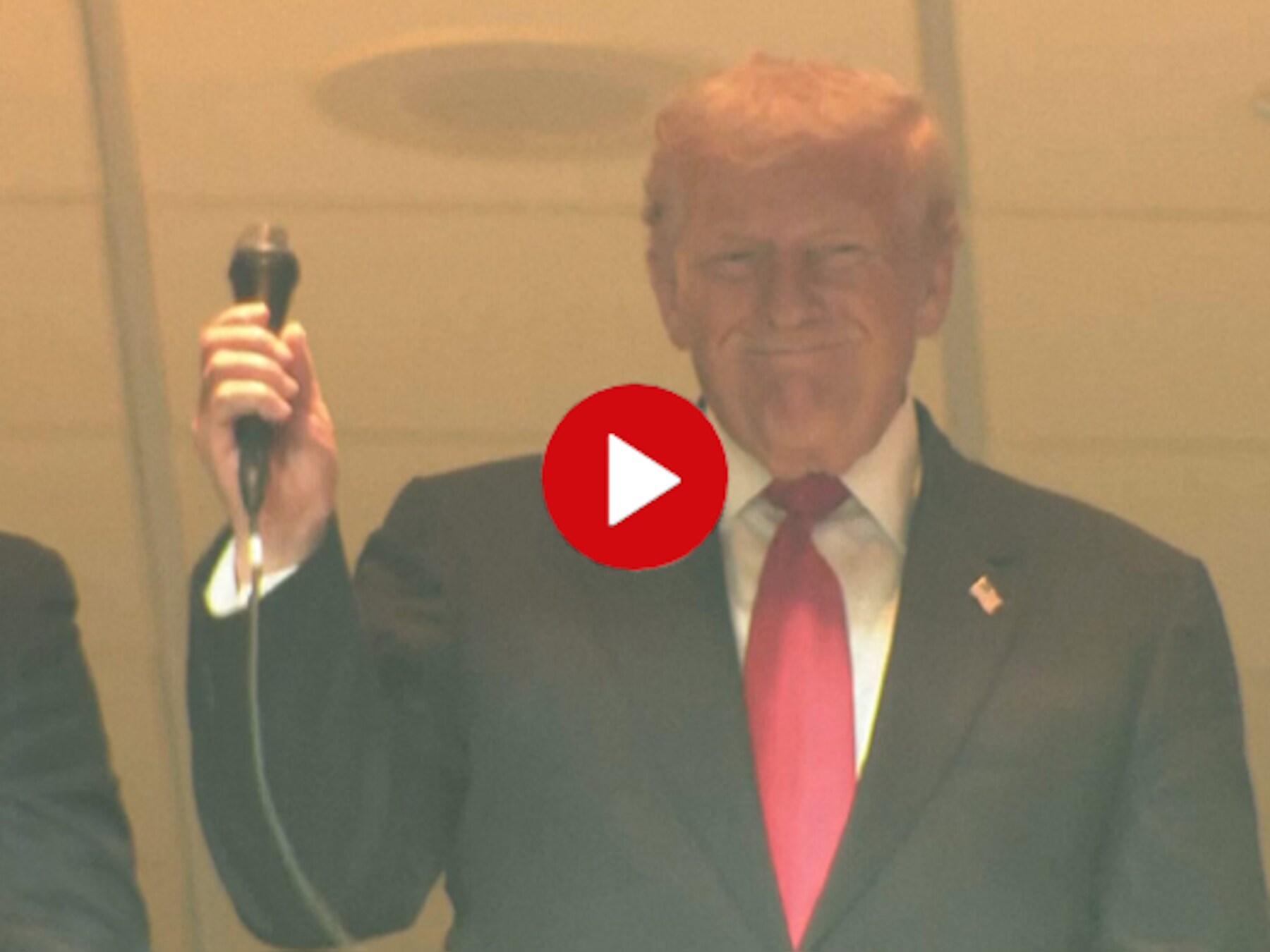 Donald Trump wordt uitgejouwd tijdens NFL-wedstrijd