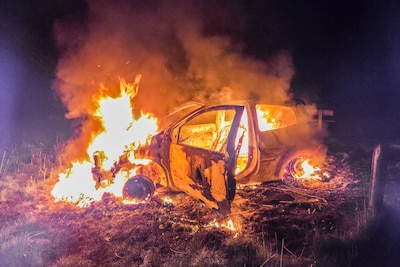 Auto brandt volledig uit in Amersfoort