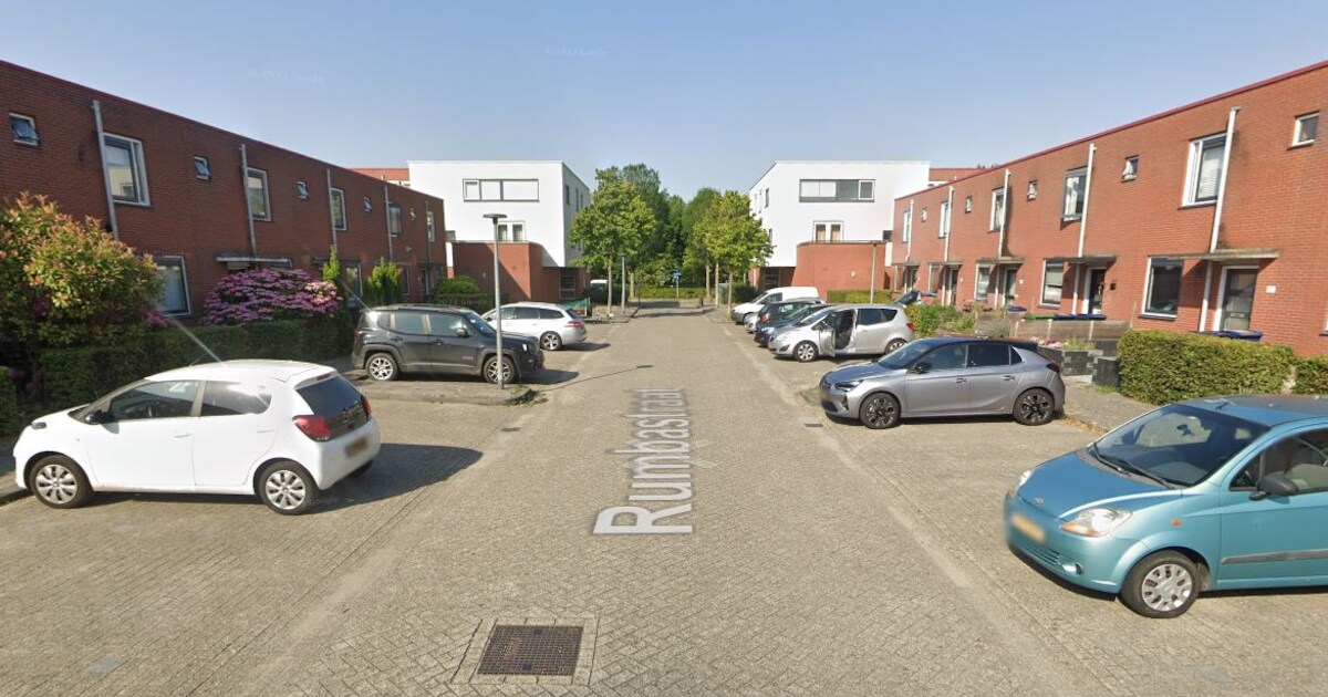 Explosie bij woning in Almere: schade aan voorgevel, politie doet ...