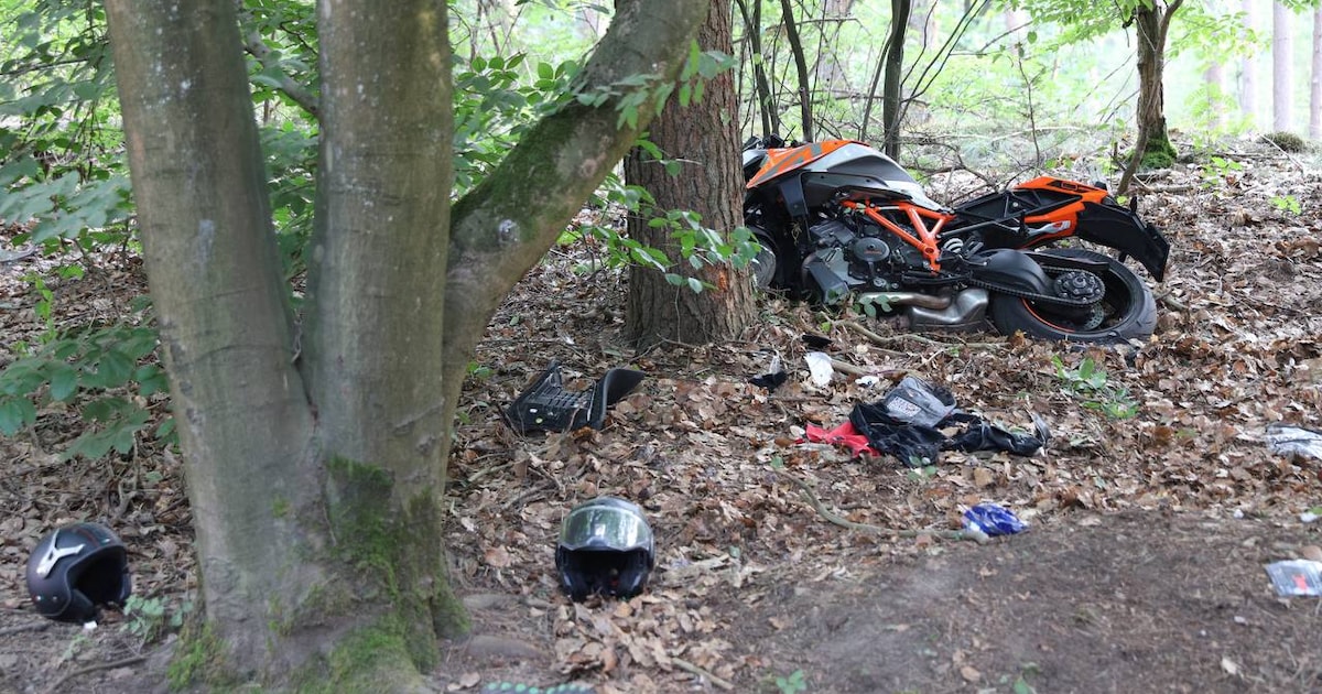 Twee gewonden bij ernstig motorongeluk in Vierhouten.