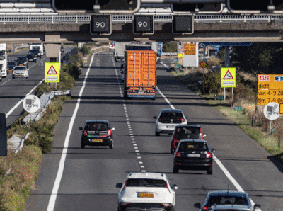 Door dit nieuwe bord langs snelwegen moet het veiliger worden bij Duitse grenscontroles