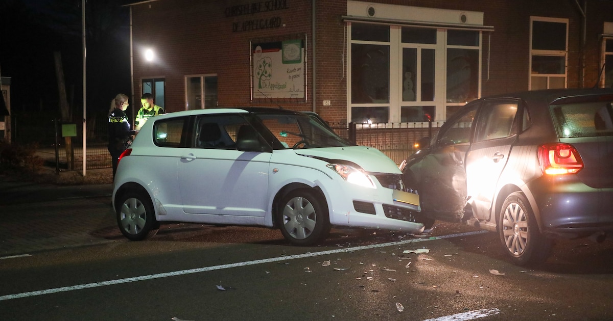 Botsing tussen twee auto's op Barneveldseweg in Nijkerk veroorzaakt file
