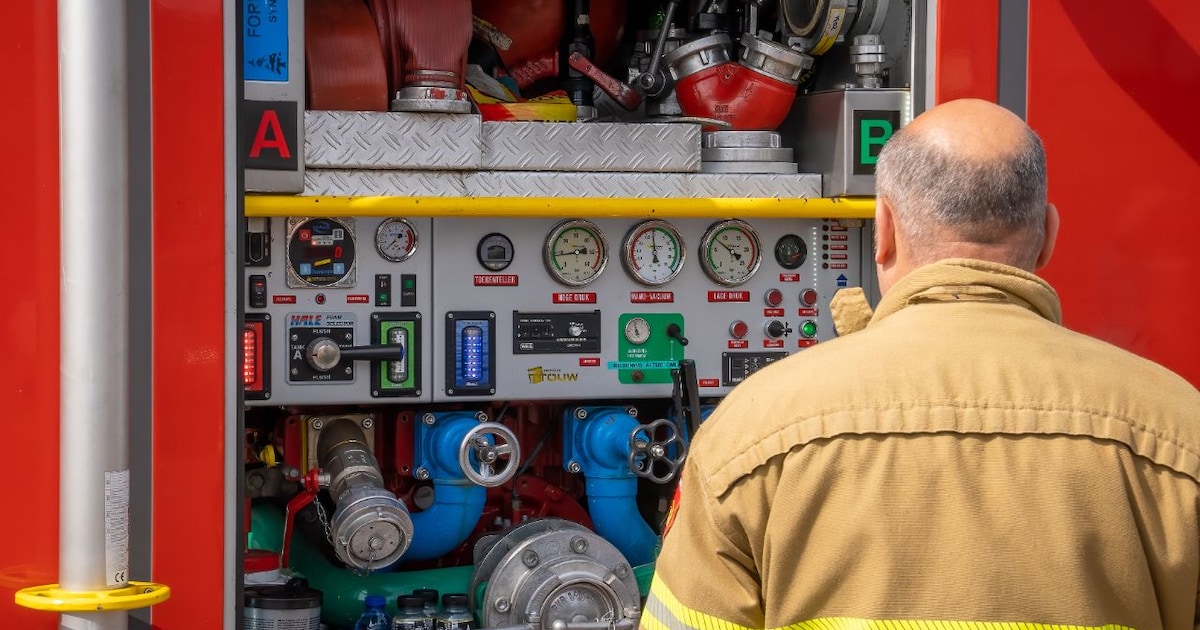 Brandweer speurt naar mogelijk gaslek op Sloterkade in Amsterdam