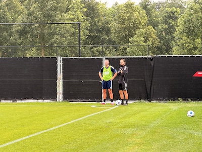 PEC Zwolle werkt met nieuweling toe naar eerste oefenwedstrijd • Talent krijgt contract bij vrouwent