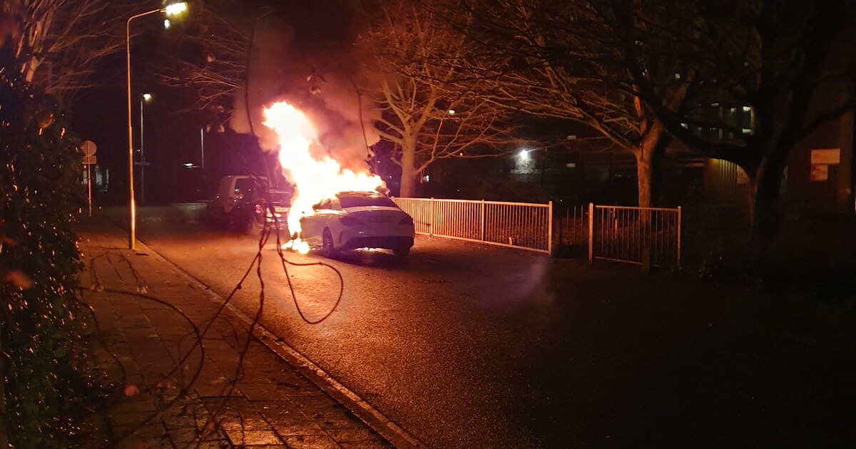 Straat in Amersfoortse wijk Randenbroek schrikt wakker van autobrand