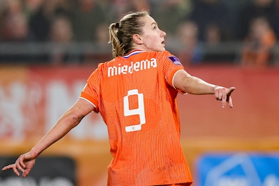 Vivianne Miedema opnieuw geopereerd aan knie, Oran