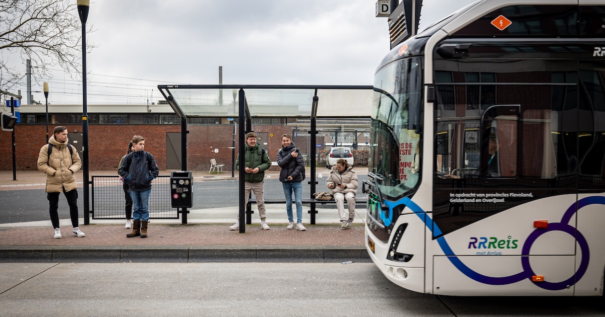 Hogere boetes, duurdere kaartjes: reizen met bus in Almere gaat op de schop