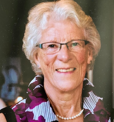 Femmie (77) krijgt drie keer kanker, maar zorgt tot het eind dat bekenden ‘lachend weggaan’