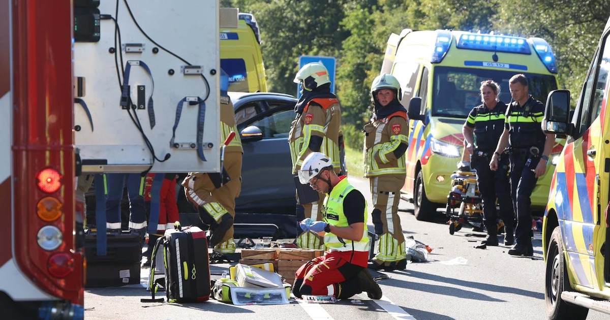 Ernstig ongeval op N35, weg tussen Nijverdal en Wierden volledig afgesloten.