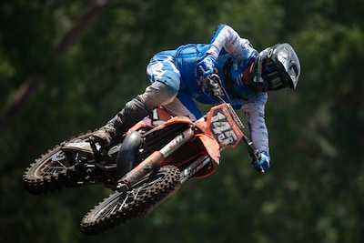 Motorcrosser Jeroen Bussink verrast zichzelf in Halle met verovering GP-startbewijs: ‘Oh, is dat zo?