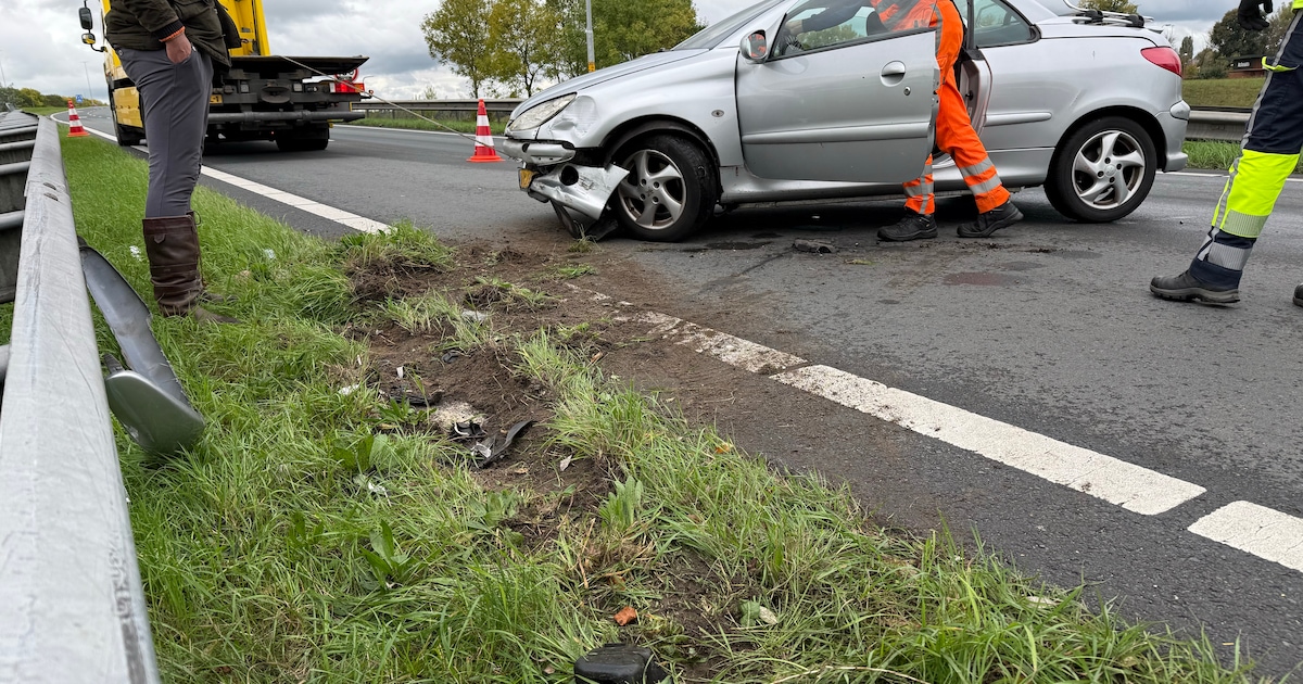 Twee keer pech bij oprit snelweg Deventer: brand en ongeluk.