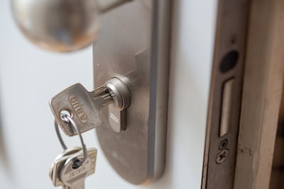 Acht broers en zussen willen dat hun zus ouderlijk huis verlaat: ‘Dan had moeder het maar moeten vastleggen’