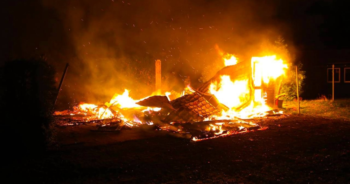 Chalet brandt tot de grond toe af op vakantiepark in Elspeet