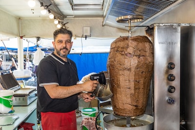 Yakup (45) werd op de markt geschorst vanwege paar stoelen bij zijn kraam