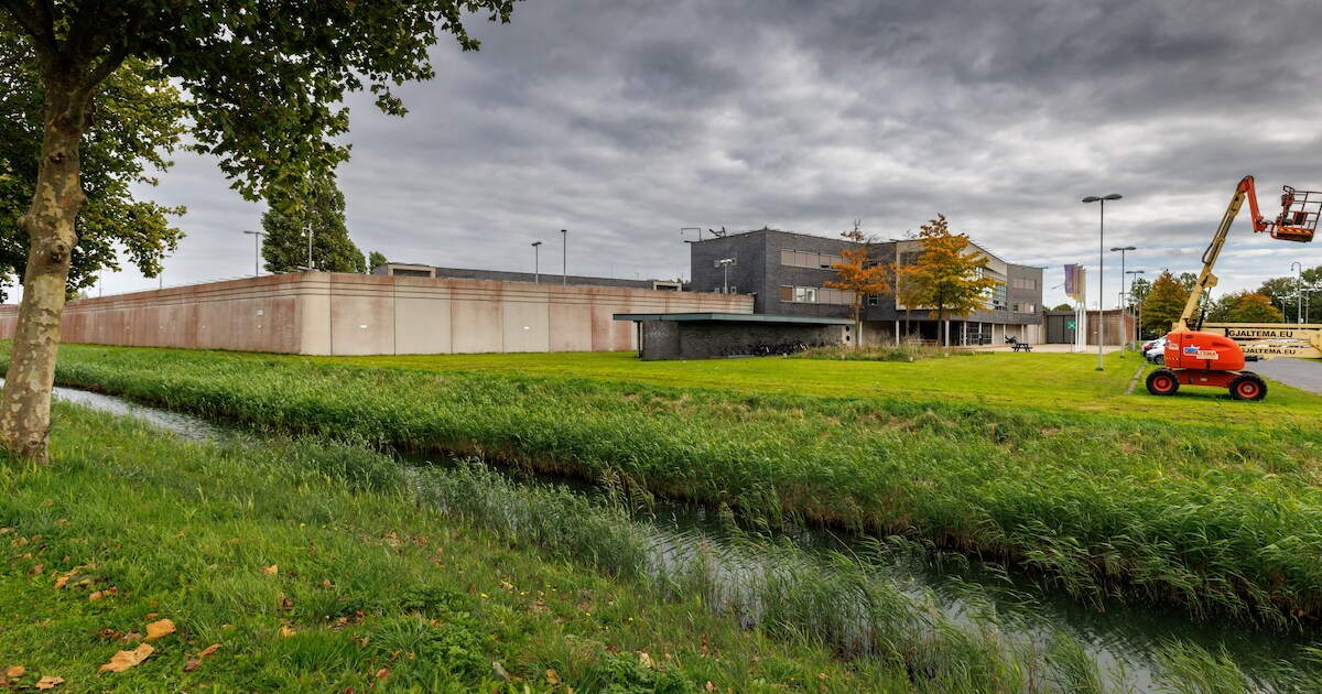 Gedetineerde jeugdgevangenis Lelystad ontsnapt na mishandeling ...